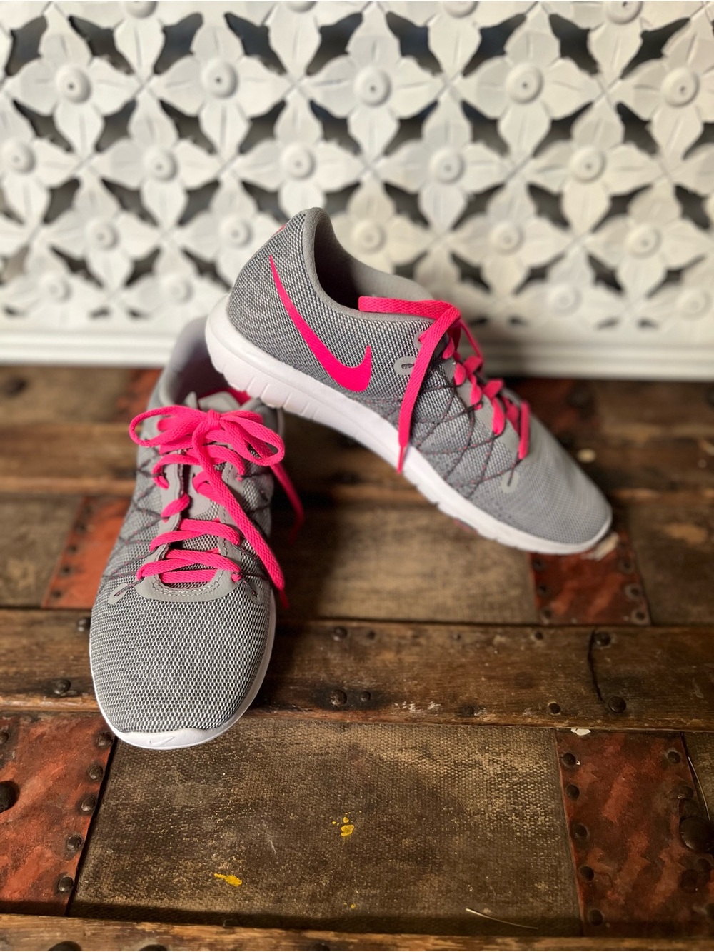 Nike Flex Fury 2 Gray Pink Running Shoes Girls 4.5Y Womens 6 - Picture 3 of 7